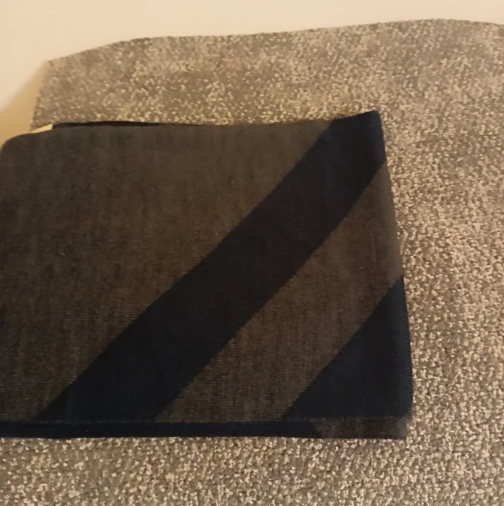 Michael Kors women's gray and navy blue winter stylish scarf